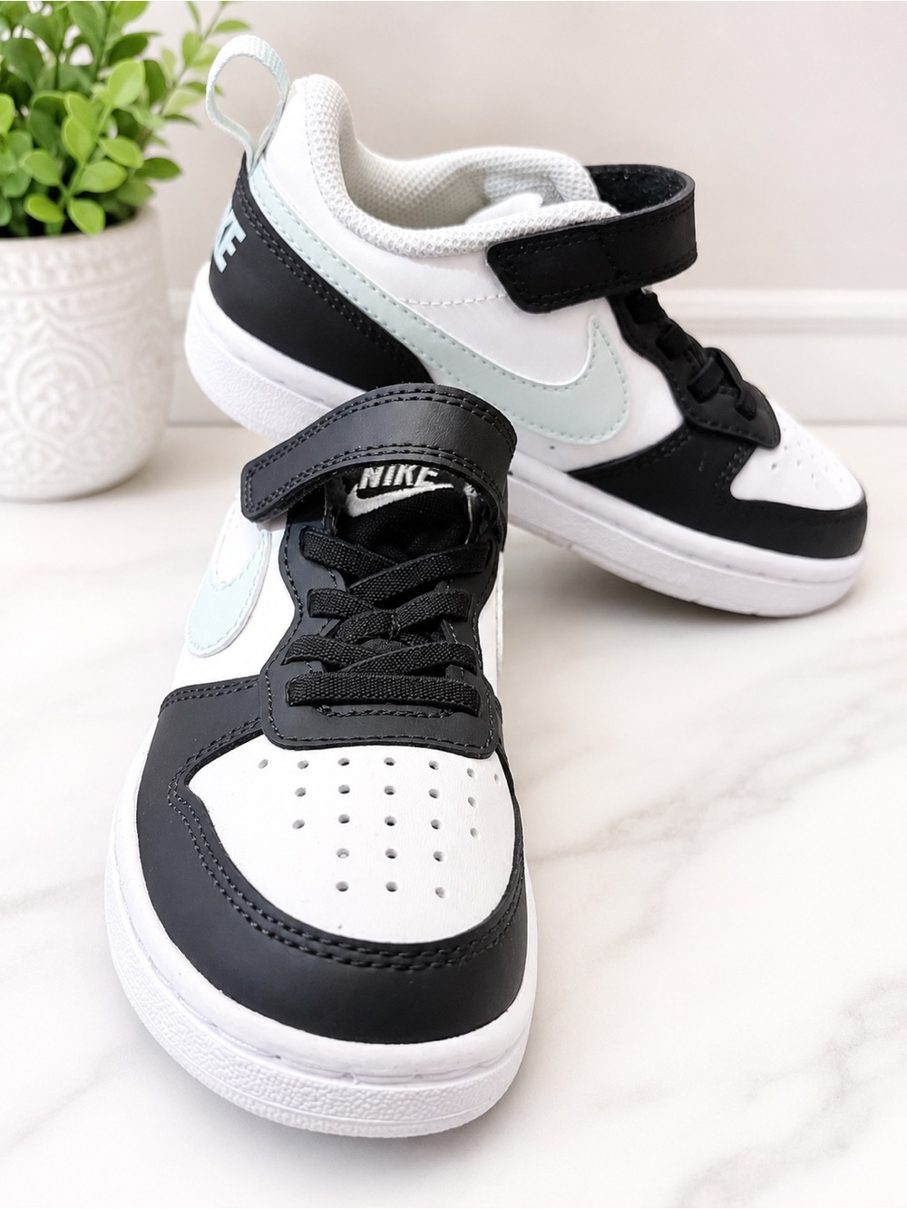 Nike Kids Low-Top Sneakers in Black, White & Light Blue